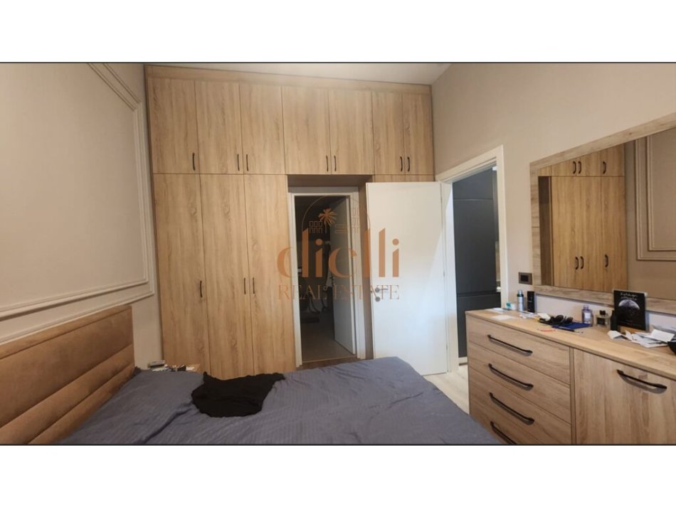 Tirane, shitet apartament 2+1+2 Ballkon Kati 1, 107 m² 149.800 € (Liqeni i Thate, Rruga Peti)