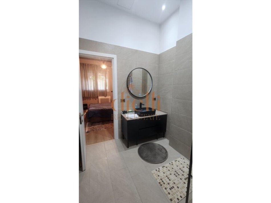 Tirane, shitet apartament 2+1+2 Ballkon Kati 1, 107 m² 149.800 € (Liqeni i Thate, Rruga Peti)