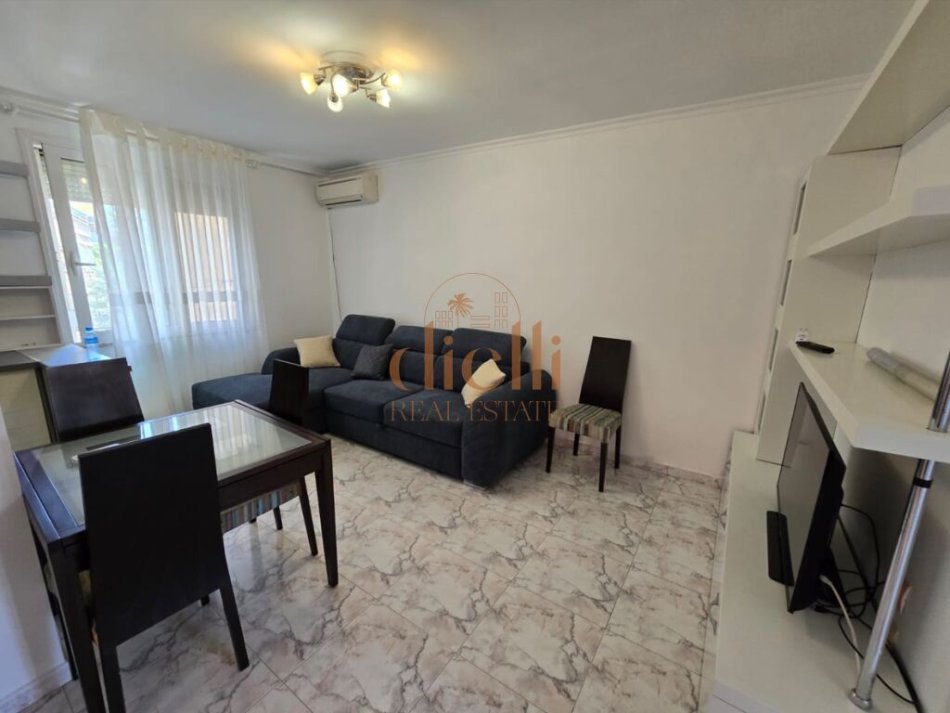 Tirane, shitet apartament 1+1+Aneks Kati 3, 50 m² 88.000 € (Rruga Hoxha Tahsim)