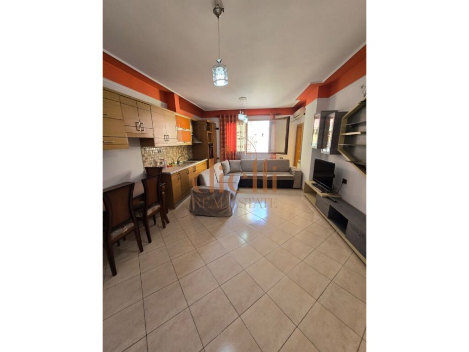 Tirane, shitet apartament 3+1 Kati 5, 141 m² 165.000 € 