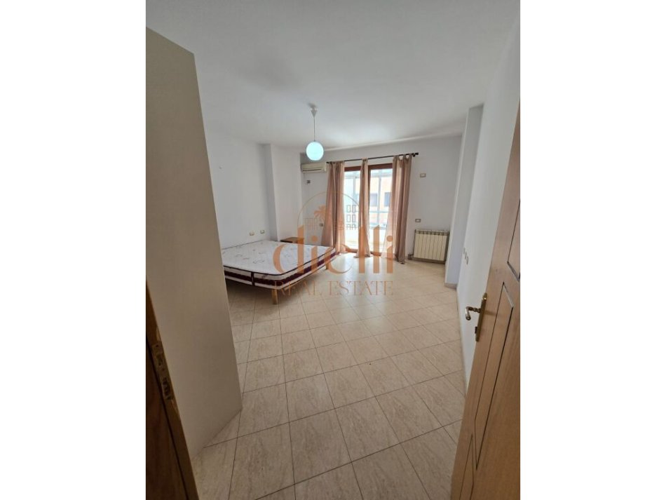 Tirane, shitet apartament 3+1 Kati 5, 141 m² 165.000 € 