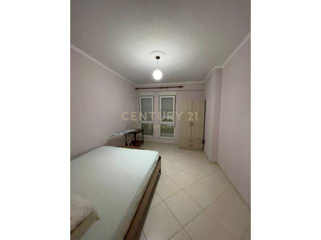 Tirane, jepet me qera apartament 2+1+A+BLK Kati 4, 93 m² 300 Euro (Rruga 5 Maj)