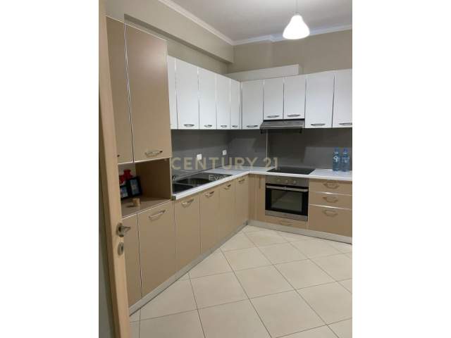 Tirane, jepet me qera apartament 2+1+A+BLK Kati 4, 93 m² 300 Euro (Rruga 5 Maj)