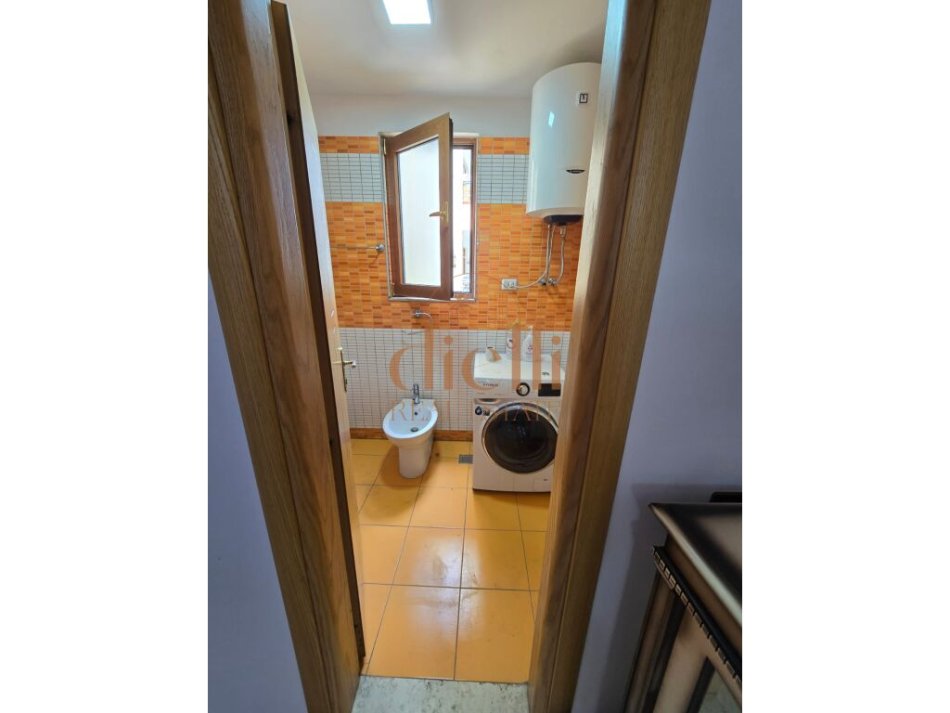 Tirane, shitet apartament 3+1 Kati 5, 141 m² 165.000 € 
