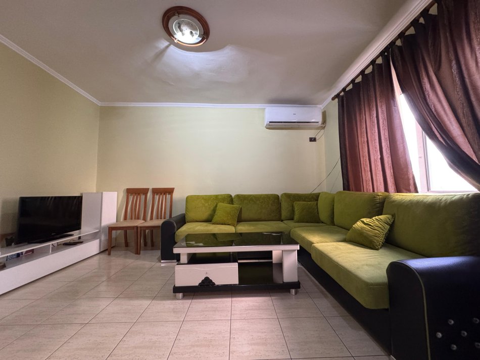 Tirane, jepet me qera apartament 1+1 Kati 5, 60 m² 500 € (komuna e parisit)