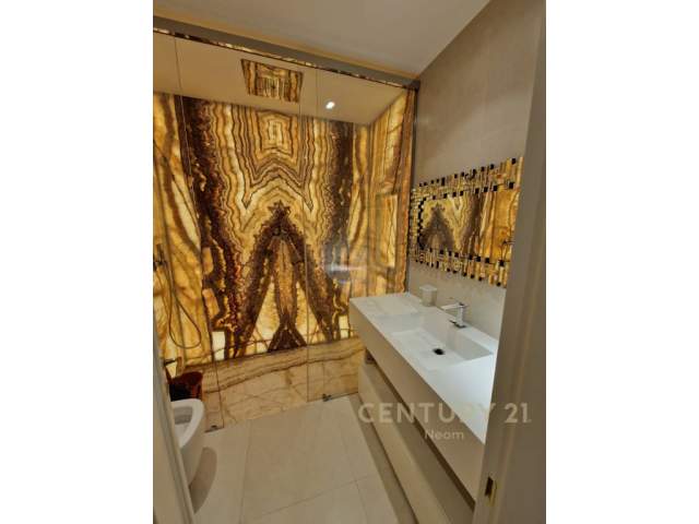 Tirane, jap me qera apartament 2+1+BLK Kati 1, 160 m² 2.000 Euro (kopshti botanik)