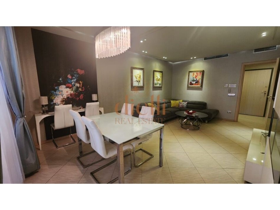 Tirane, jepet me qera 2+1 Kati 4, 600 € (Rruga e Dibres)