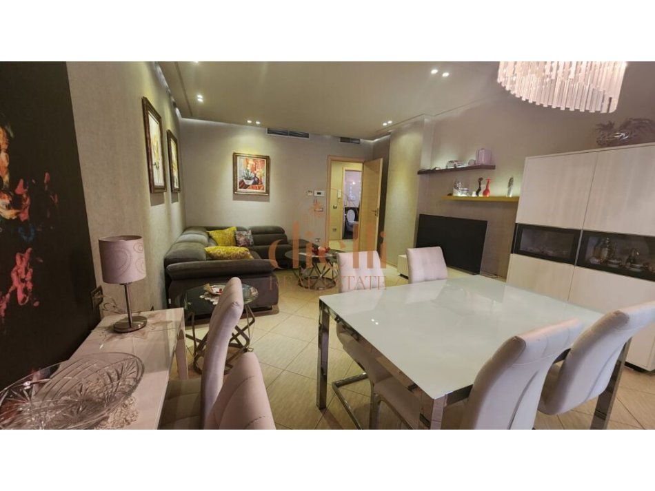 Tirane, jepet me qera 2+1 Kati 4, 600 € (Rruga e Dibres)