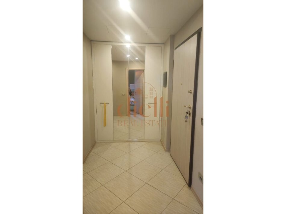 Tirane, jepet me qera 2+1 Kati 4, 600 € (Rruga e Dibres)