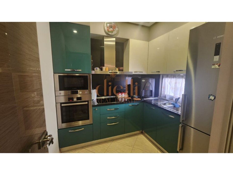 Tirane, jepet me qera 2+1 Kati 4, 600 € (Rruga e Dibres)