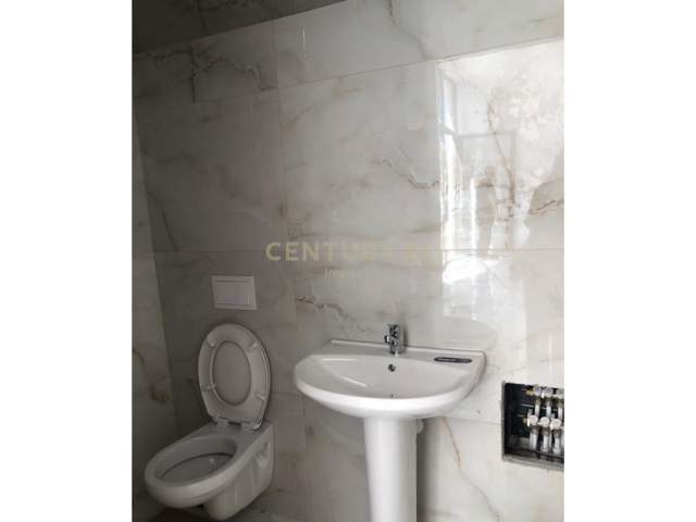 Tirane, jap me qera ambjent biznesi Kati 0, 56 m² 800 Euro (fiori di bosco)