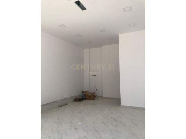 Tirane, jap me qera ambjent biznesi Kati 0, 56 m² 800 Euro (fiori di bosco)