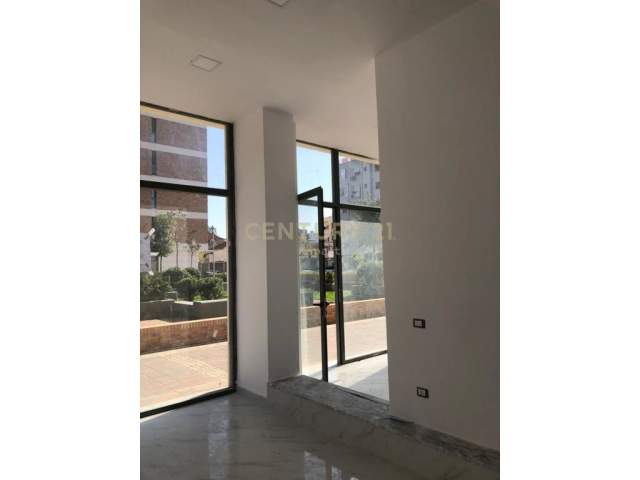Tirane, jap me qera ambjent biznesi Kati 0, 56 m² 800 Euro (fiori di bosco)