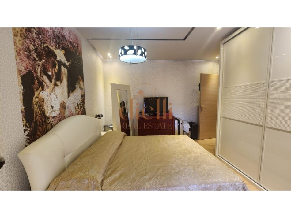 Tirane, jepet me qera 2+1 Kati 4, 600 € (Rruga e Dibres)