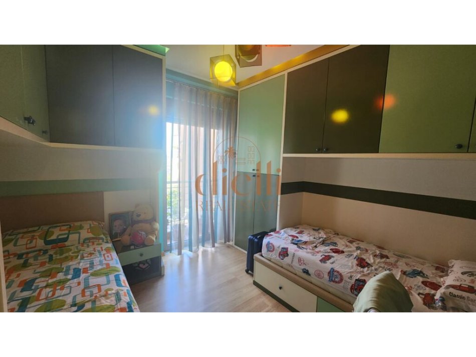 Tirane, jepet me qera 2+1 Kati 4, 600 € (Rruga e Dibres)
