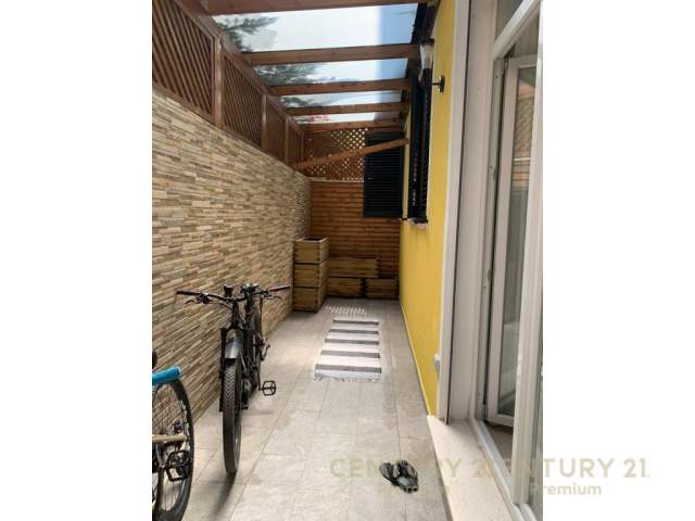 Tirane, jap me qera apartament 1+1 Kati 1, 51 m² 350 Euro (liqeni thate)