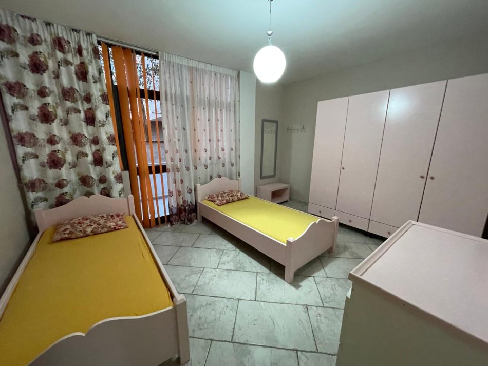 Tirane, jepet me qera apartament 2+1 Kati 1, 140 m² 600 € 