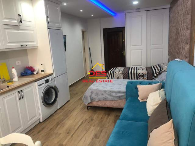 Vlore, jepet me qera garsonier Kati 2, 40 m² 300 Euro (Rruga Murat Terbaci)