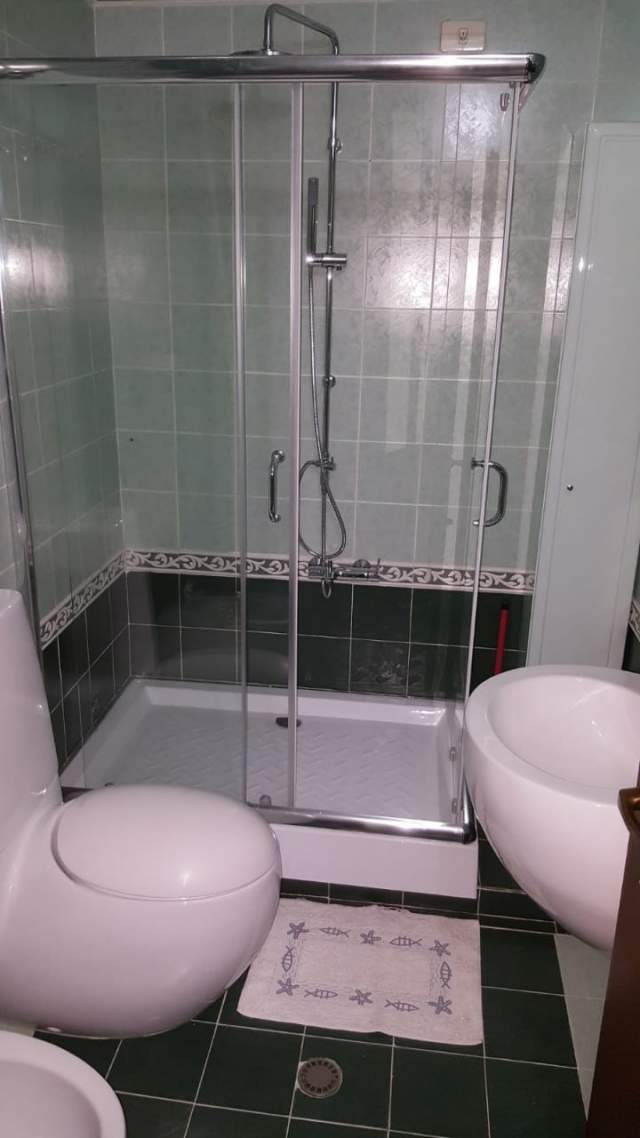 Tirane, jap me qera apartament 1+1+BLK Kati 2, 84 m² 400 Euro (Sheshi Avni rustemi)
