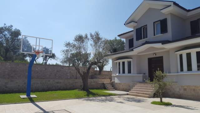 Tirane, shitet Vile 600 m² 1.600.000 Euro