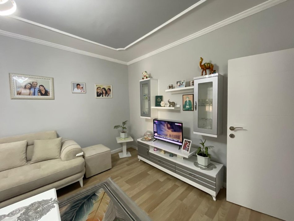 Tirane, shitet apartament 2+1 Kati 5, 71 m² 107.000 € (Porcelan)