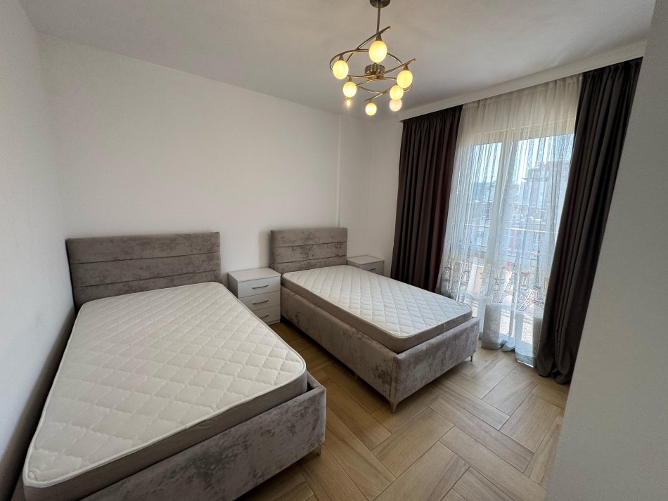 Tirane, jepet me qera apartament 2+1 Kati 4, 110 m² 900 € (tek mozaiku i tiranes)