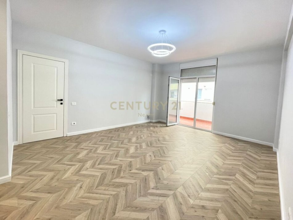 Tirane, shitet apartament 1+1+Ballkon Kati 4, 72 m² 120.000 € (Kodra e Diellit)