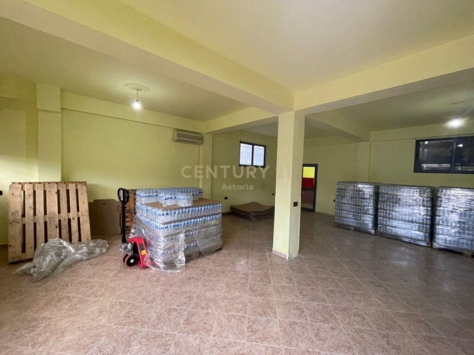 Tirane, jepet me qera ambjent biznesi Kati 0, 110 m² 490 € (AMBIENT PER MAGAZINE ,YZBERISH)