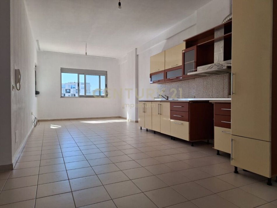 Tirane, shitet apartament 2+1+Ballkon Kati 5, 106 m² 115.000 € (ne zonen e Astirit, prane bulevardit Migjeni)