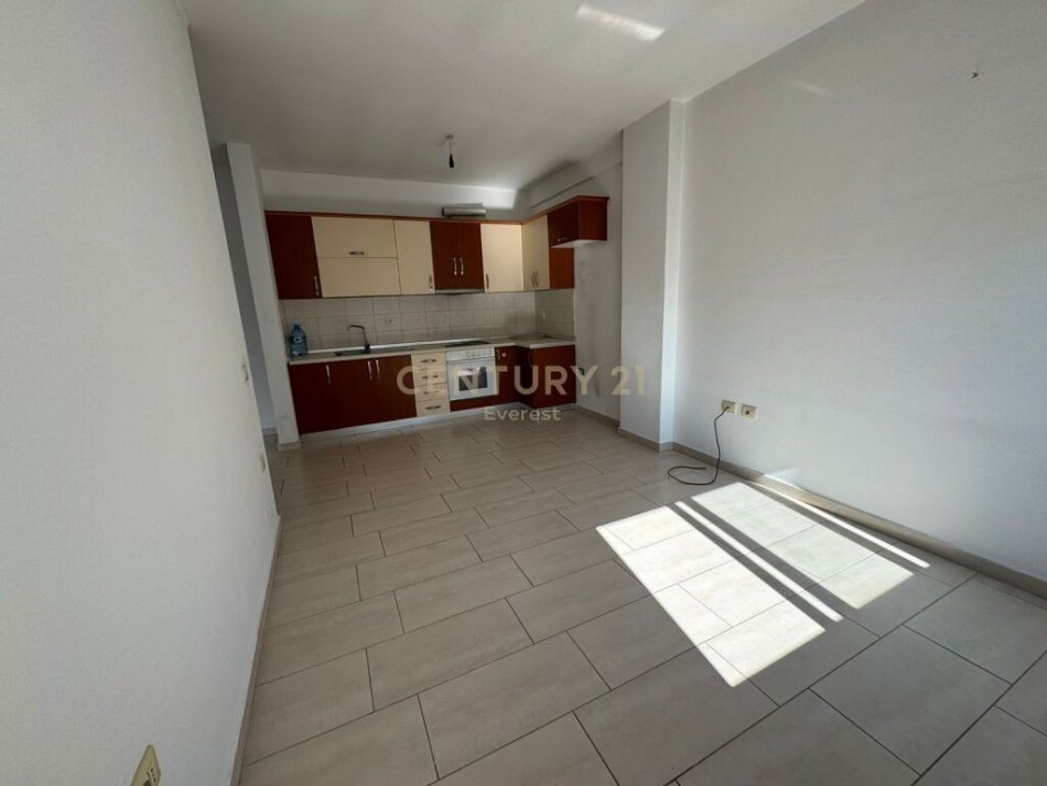 Tirane, shitet apartament 1+1+Ballkon Kati 8, 85.000 € (ne Misto Mame, rruga Besim Alla)