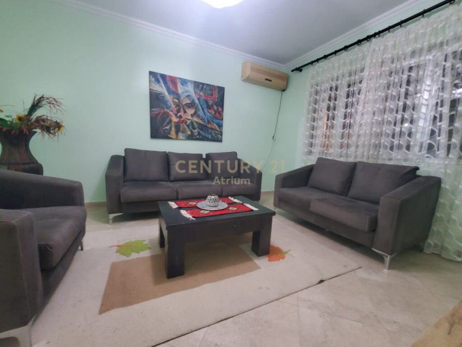 Tirane, jepet me qera shtepi 1+1 Kati 1, 120 m² 500 € (shtepi private tek zona e Brrylit, me oborr per parkim per 2 makina)