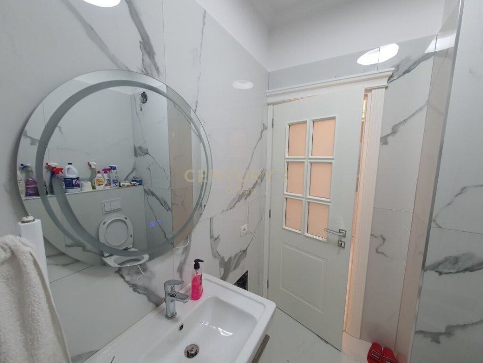 Tirane, shitet apartament 2+1 Kati 8, 112 m² 190.000 € (pranë Oxhakut,dhe Qsut Tiranë)