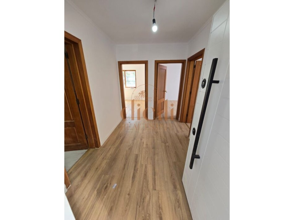 Tirane, shitet apartament 2+1+Aneks+Ballkon Kati 1, 81 m² 138.000 € 