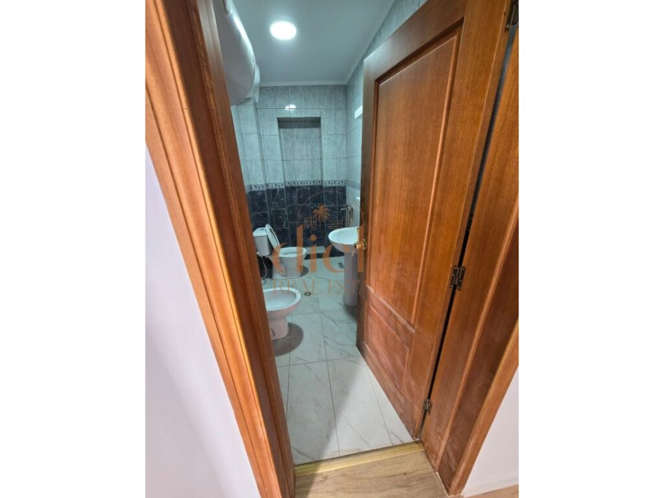 Tirane, shitet apartament 2+1+Aneks+Ballkon Kati 1, 81 m² 138.000 € 