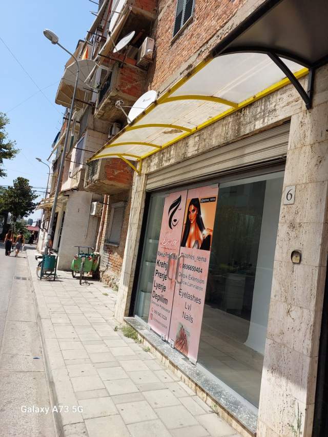 Tirane, jepet me qera dyqan Kati 0, 30 m² 300 Euro (Rruga Muhamet Gjollesha)