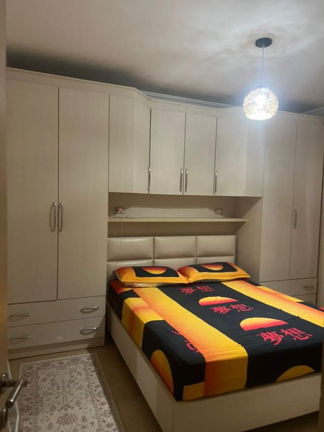 Tirane, jepet me qera apartament 2+1 Kati 3, 90 m² 600 Euro (rruga Fortuzi)