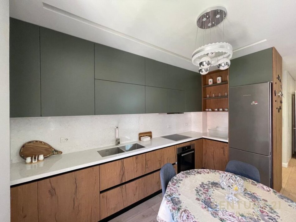 Tirane, jepet me qera apartament 2+1 Kati 3, 100 m² 650 € (Don Bosko)