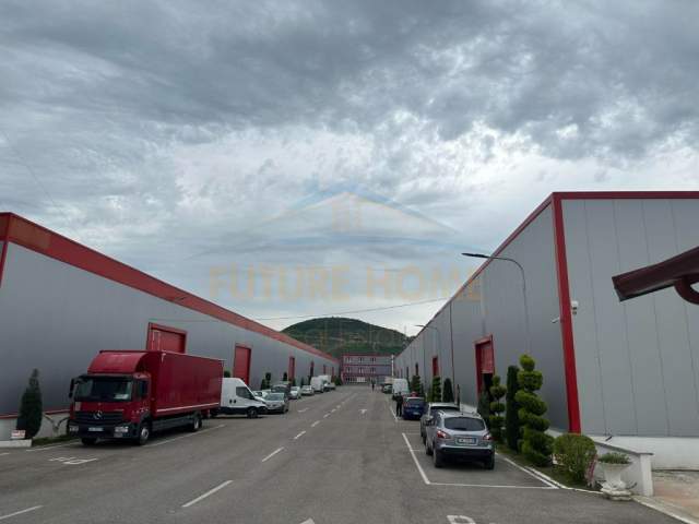 Tirane, jepet me qera magazine Kati 0, 1.250 m² 3.750 Euro (Vaqarr)