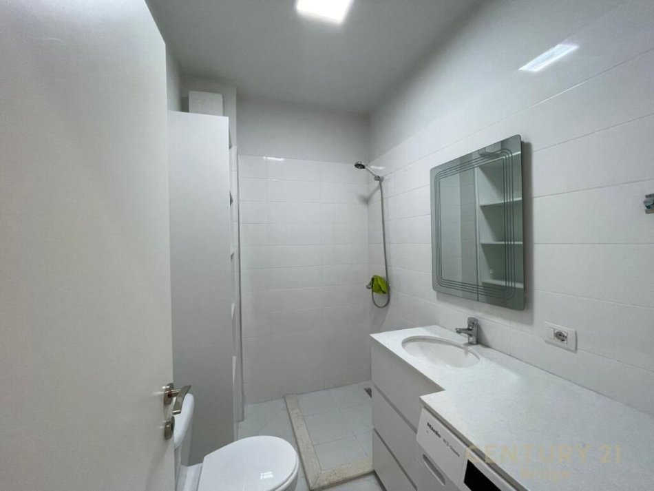 Tirane, jepet me qera apartament 2+1 Kati 3, 100 m² 650 € (Don Bosko)