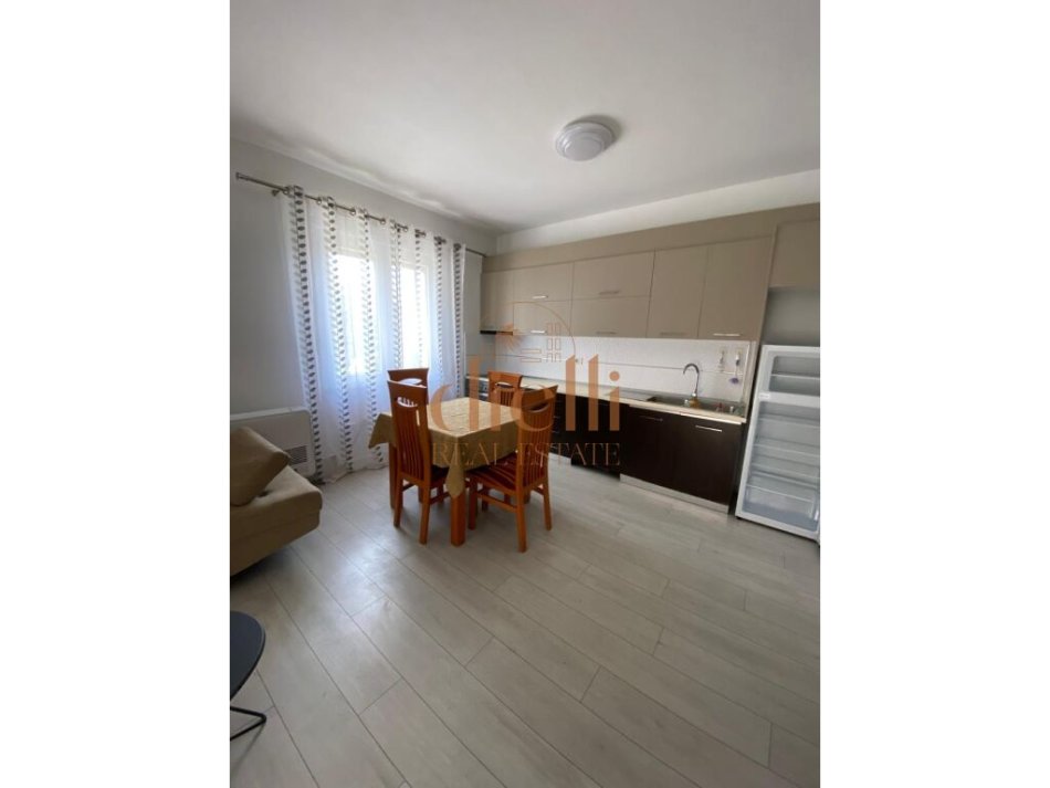 Tirane, jepet me qera apartament 2+1 Kati 2, 600 € 