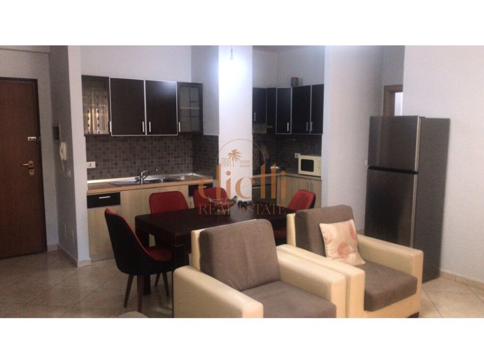 Tirane, jepet me qera 2+1+Ballkon Kati 3, 650 € (Rruga e Kavajes)
