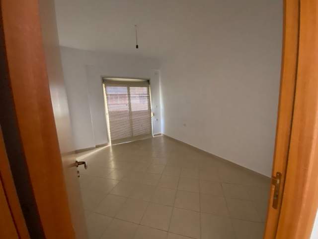Vlore, shitet apartament 1+1+BLK Kati 5, 85 m² 60.000 Euro (Albano-Romina)