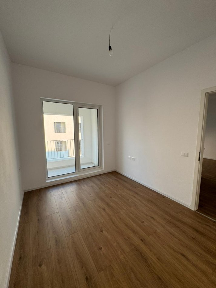 Tirane, jepet me qera zyre Kati 7, 65 m² 300 € (Ali demi)