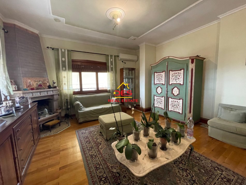 Vlore, shitet apartament+verande | Penthouse 3+1 Kati 9, 320 m² 335.000 € (Rruga Onufri)