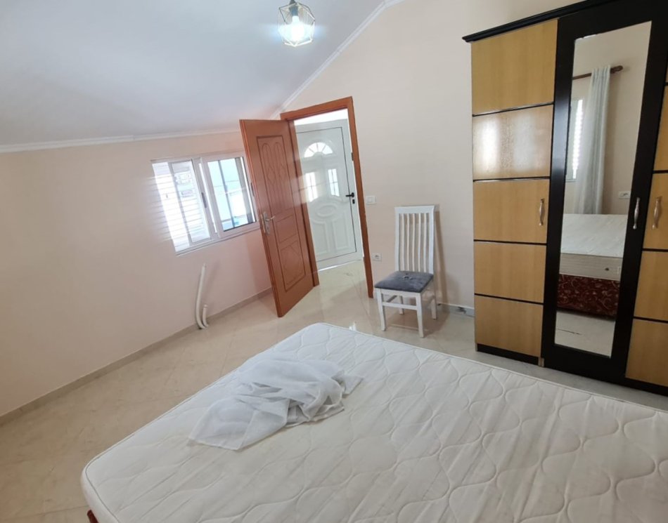 Tirane, jepet me qera apartament 1+1+Ballkon Kati 3, 58 m² 350 € (kinostudio)