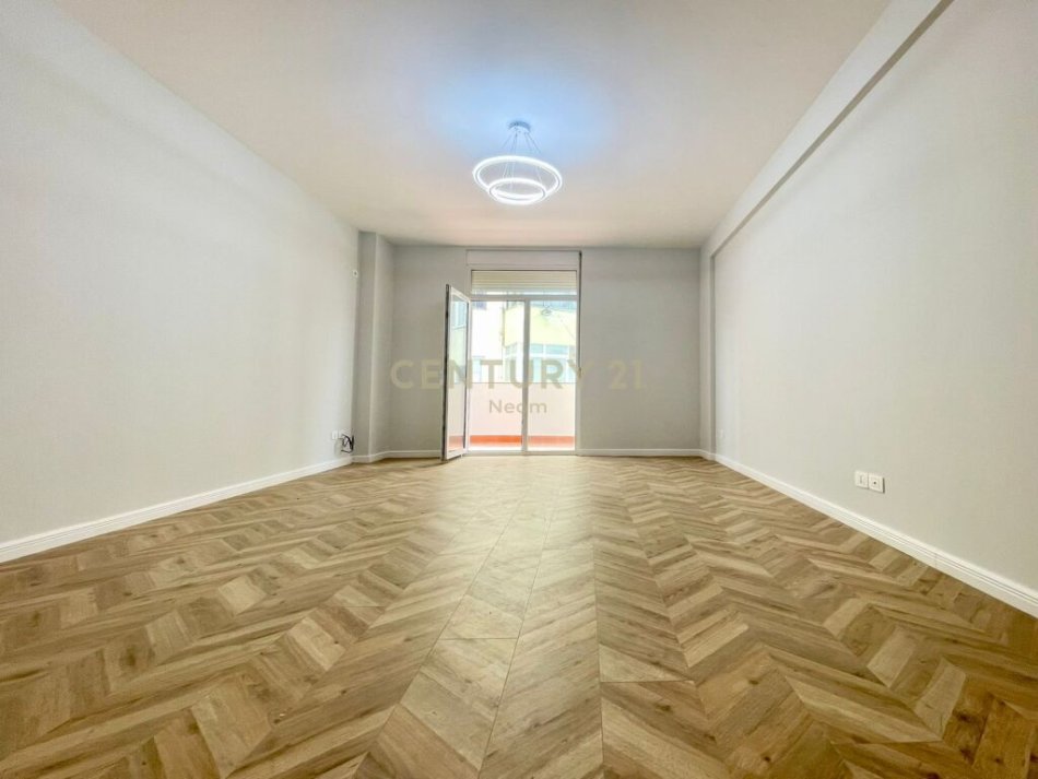 Tirane, shitet apartament 1+1+Ballkon Kati 4, 72 m² 120.000 € (Kodra e Diellit)