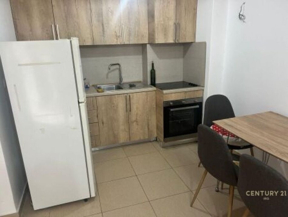 Tirane, shitet apartament 1+1+Ballkon Kati 1, 63 m² (tek Kodra e Diellit prane Eleonores)