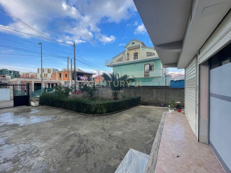 Tirane, jepet me qera ambjent biznesi Kati 0, 110 m² 490 € (AMBIENT PER MAGAZINE ,YZBERISH)