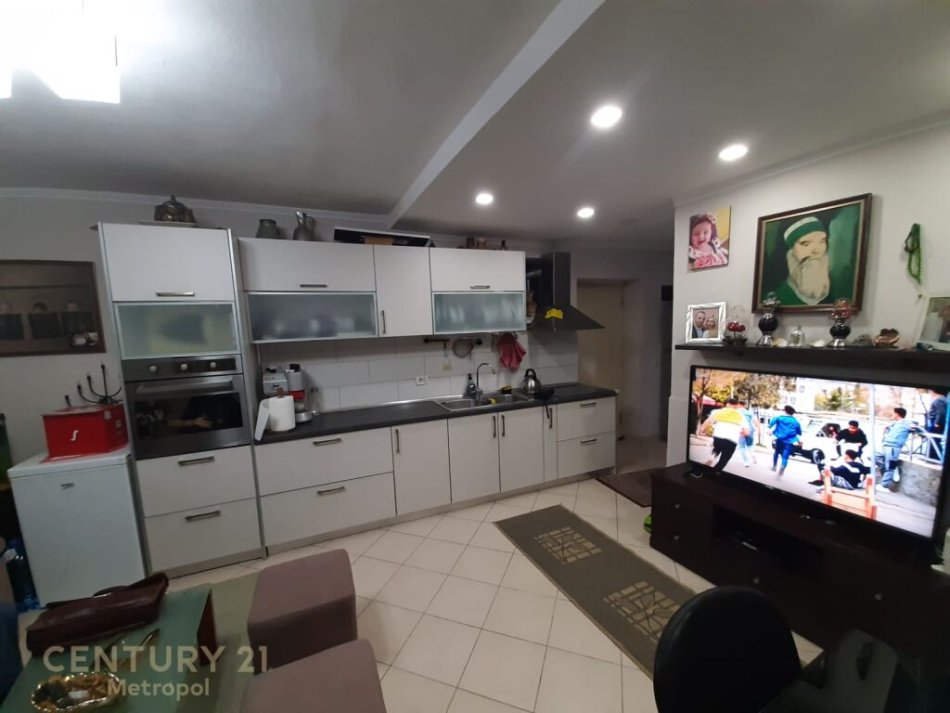 Tirane, shitet apartament 2+1 Kati 1, 60 m² 85.000 € (2+1)