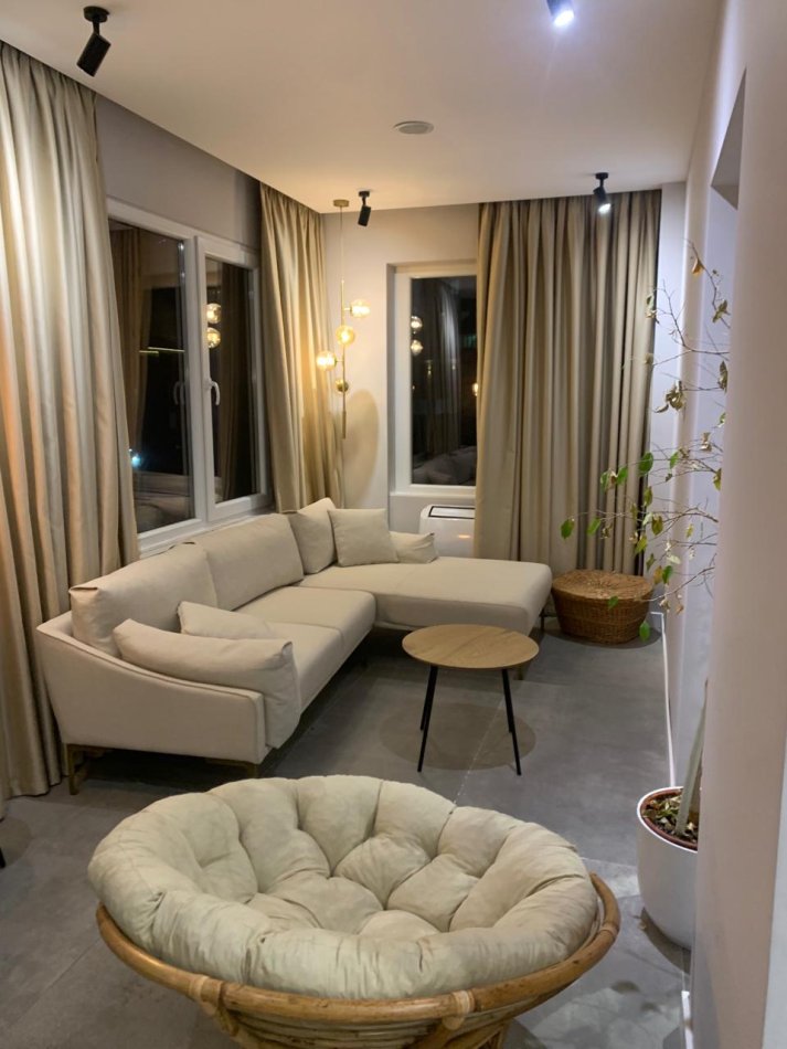 Jepet me qera apartament 3+1+2 i arreduar lux Kopeshti Botanik , te xhamia 800 euro